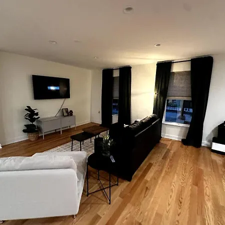 Chic Modern Comfort In Chicago